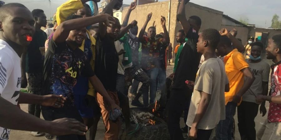 Demonstranten in N'Djamena am Donnerstag