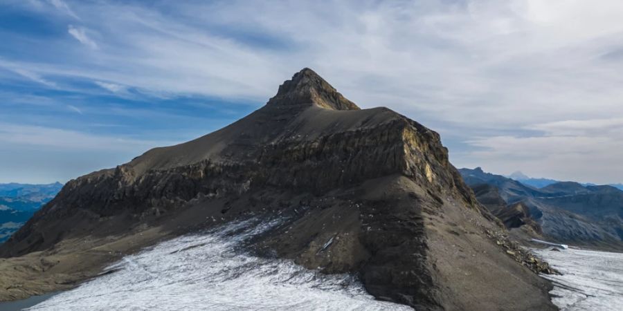 Bei jährlich starken Gletscherschmelzen wie in den letzten Jahren, werden laut den Klimaforschenden viele der kleineren Schweizer Gletscher innerhalb der nächsten Jahrzehnte verschwinden. (Archivbild)