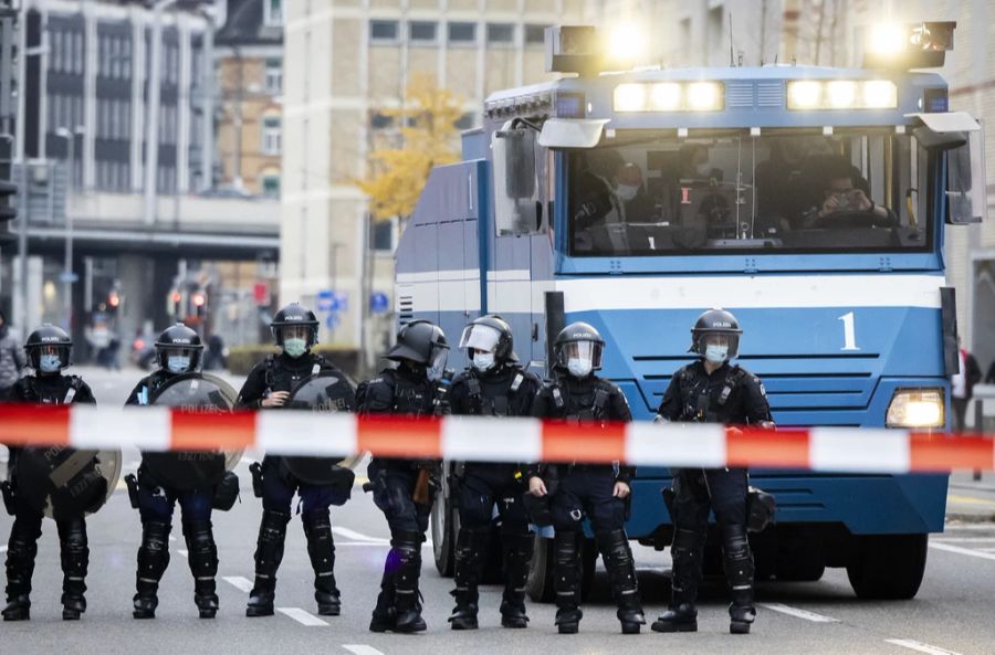 Gleichzeitig nimmt aber die Zahl von Demonstrationen und anderen Anlässen zu.