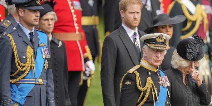 Wegen Meghan - Harry sagte Dinner mit Charles und William ab