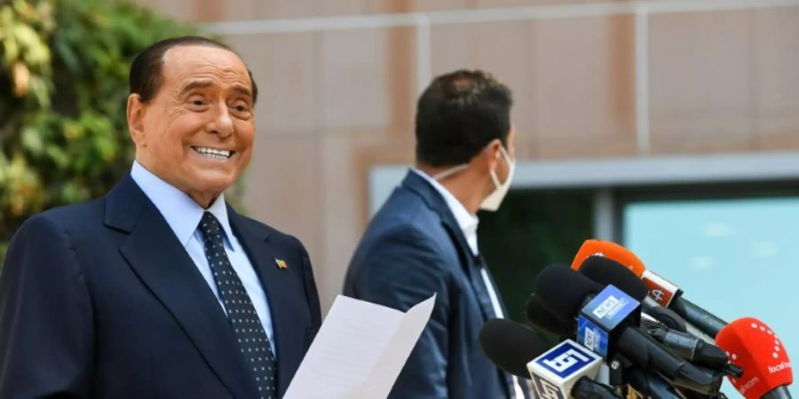 Berlusconi nach seiner Krankenhaus-Entlassung