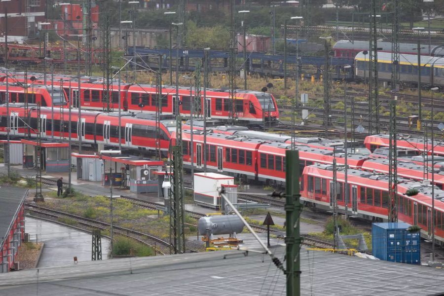 «Möglicher Sprengsatz» in abgestelltem Zug in Köln entdeckt