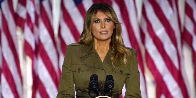 First Lady Melania Trump spricht im Rosengarten des Weissen Hauses während des Parteitags der Republikaner. Foto: Evan Vucci/AP/dpa First Lady Melania Trump spricht im Rosengarten des Weissen Hauses während des Parteitags der Republikaner. Foto: Evan Vucci/AP/dpa