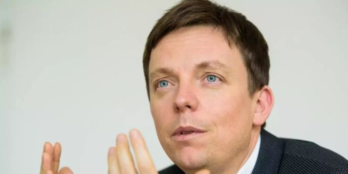 «Es wäre wünschenswert, wenn Bund und Länder sich dabei auf ein gemeinsames Vorgehen einigen könnten», sagt Tobias Hans. Foto: Oliver Dietze/dpa «Es wäre wünschenswert, wenn Bund und Länder sich dabei auf ein gemeinsames Vorgehen einigen könnten», sagt Tobias Hans. Foto: Oliver Dietze/dpa