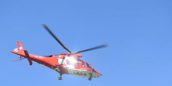 Ein Mann geriet am Samstagmorgen bei Arbeiten bei einem Weinproduzenten in eine Transportschnecke. Er wurde schwer am Bein verletzt. Die Rega flog ihn ins Spital. Ein Mann geriet am Samstagmorgen bei Arbeiten bei einem Weinproduzenten in eine Transportschnecke. Er wurde schwer am Bein verletzt. Die Rega flog ihn ins Spital.