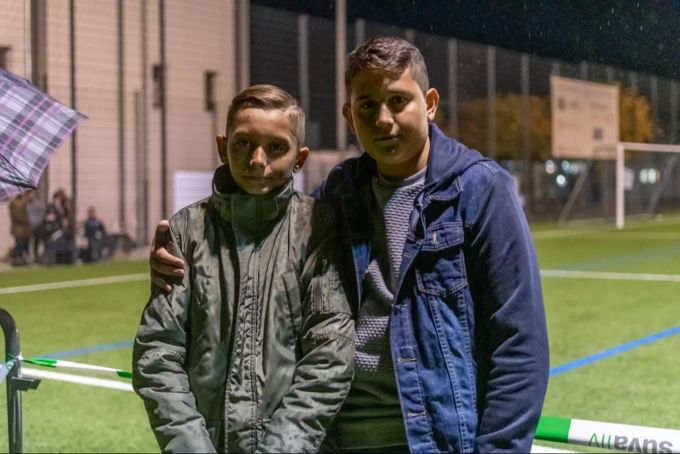Auch Leon (links) und Dario verfolgten das spannende Spiel. FC Wohlen Match
