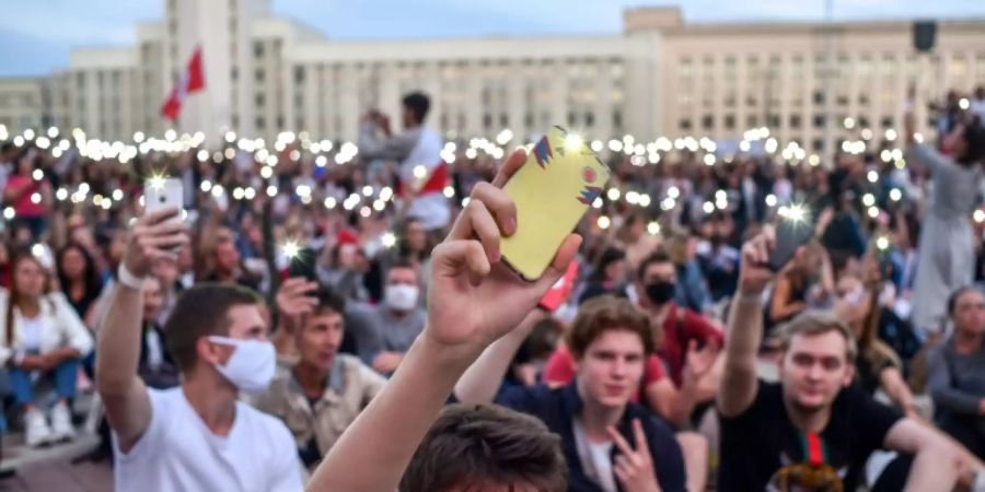 Friedliche Demonstranten in Minsk