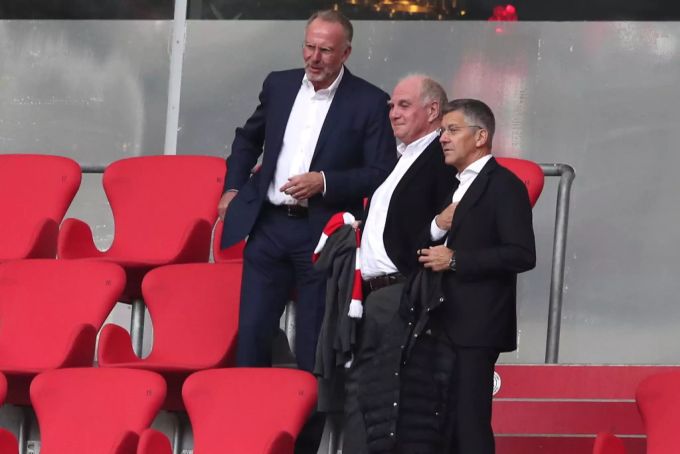 Die Bosse von Bayern München wollen die Rassismus-Vorwürfe aufklären: Der Vorstandsvorsitzende Karl-Heinz Rummenigge, Ehrenpräsident Uli Hoeness und Präsident Herbert Hainer (v.l.n.r.). Bayern München