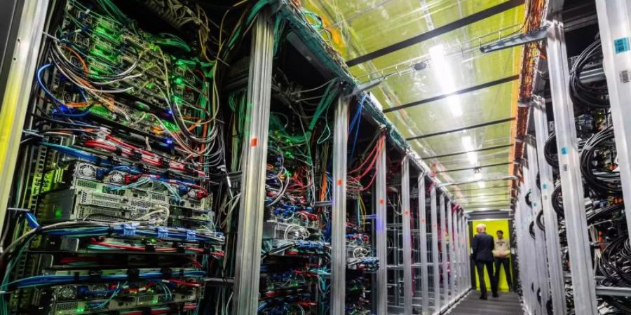 Mit fortschreitender Digitalisierung wird auch der Bedarf an IT-Experten immer grösser. Foto: Robert Michael/dpa-Zentralbild/dpa