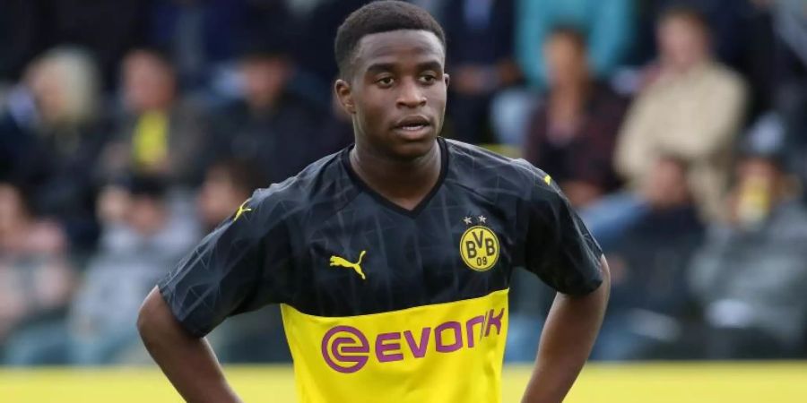 Dortmunds Youssoufa Moukoko war während eines Junioren-Spiels beim FC Schalke 04 von Fans beleidigt worden. Foto: Revierfoto/dpa