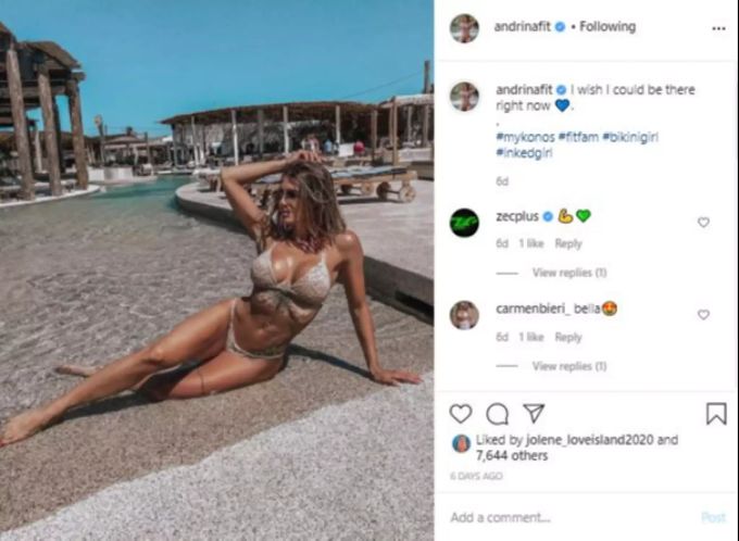Andrina Santoro posiert im Bikini. andrina