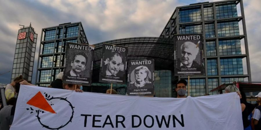 Demonstranten in Berlin fordern Flüchtlingsaufnahme