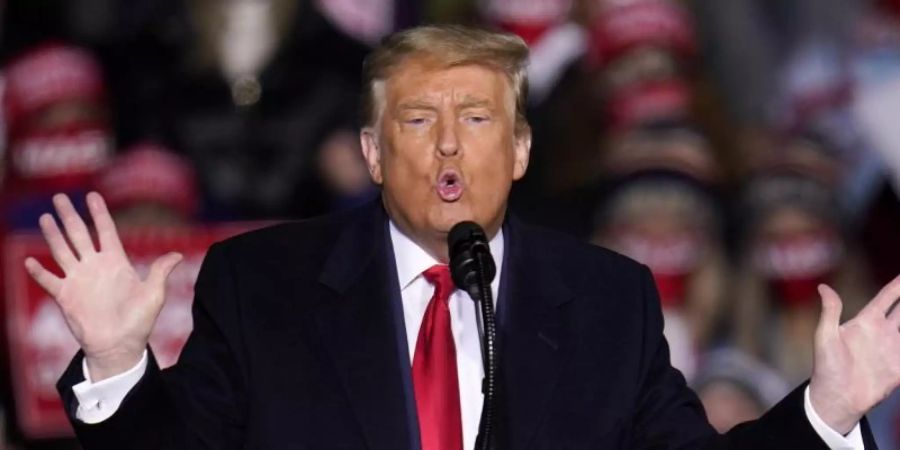 US-Präsident Donald Trump beschwert sich über ein aus seiner Meinung «parteiisch» geführtes Interview. Foto: Gene J. Puskar/AP/dpa
