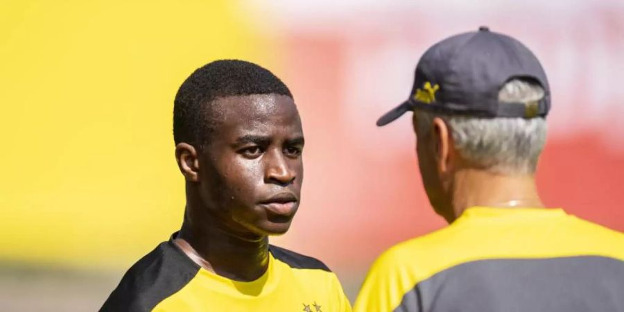 Borussia Dortmunds Ausnahmetalent Youssoufa Moukoko trifft und trifft und trifft. Dreifach beim 5:0-Sieg bei Preussen Münster. Foto: David Inderlied/dpa/Archivbild