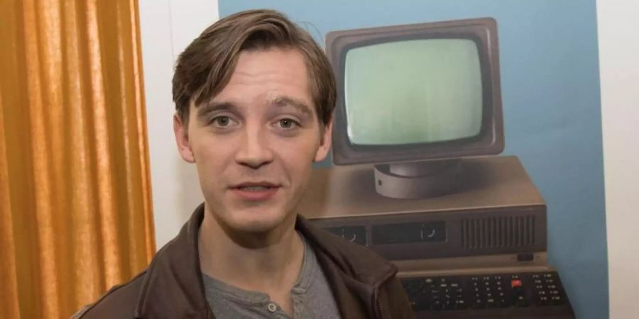 Jonas Nay bei den Dreharbeiten zur Serie «Deutschland 89». Foto: Jörg Carstensen/dpa
