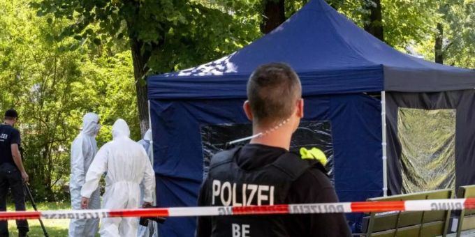 Am Tatort im Kleinen Tiergarten werden 2019 Spuren gesichert. tiergartenmord