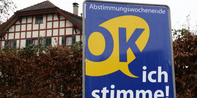 Menschen mit Migrationshintergrund partizipieren in der Schweiz politisch fast so stark wie solche ohne. Das Vertrauen in Staat und Behörden ist bei Immigrierten sogar stärker. (Symbolbild) Menschen mit Migrationshintergrund partizipieren in der Schweiz politisch fast so stark wie solche ohne. Das Vertrauen in Staat und Behörden ist bei Immigrierten sogar stärker. (Symbolbild)