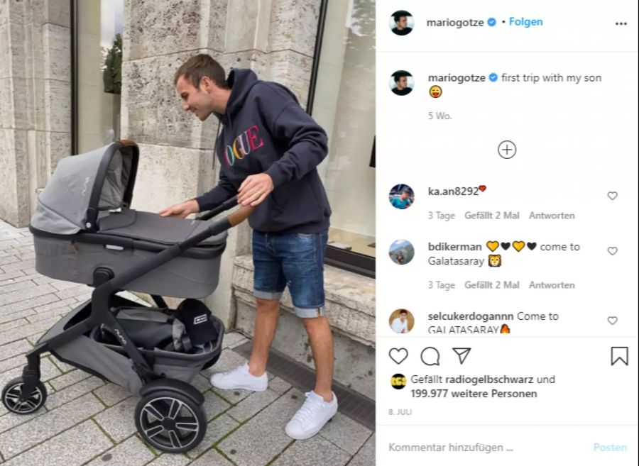 Auch Fussballstar Mario Götze blüht in seiner Rolle als Vater auf.