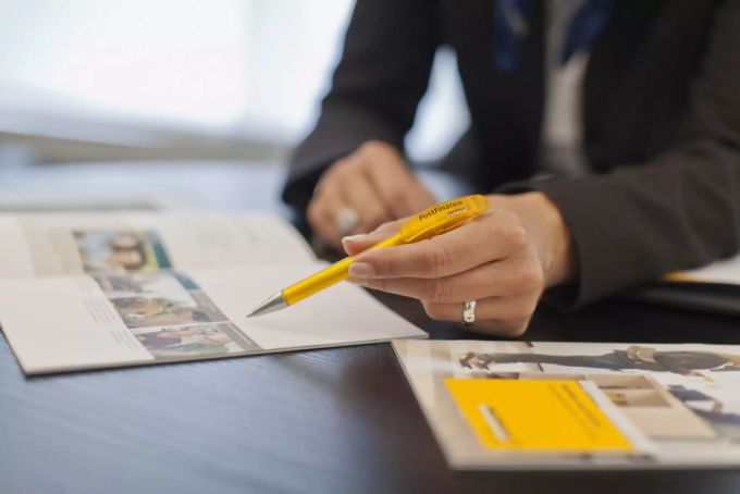 Der Bund will der Postfinance unter die Arme greifen, indem sie den Zugang zum Hypothekar- und Kreditmarkt erhält. Postfinance