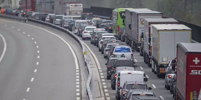 Im Juli ist es vor dem Gotthard zu einem neuen Stau-Rekord gekommen. Gotthard Stau