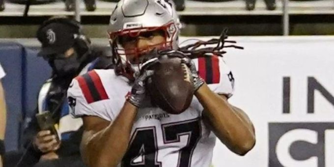 Jakob Johnson spielt in der NFL für die New England Patriots. Foto: Elaine Thompson/AP/dpa Jakob Johnson spielt in der NFL für die New England Patriots. Foto: Elaine Thompson/AP/dpa