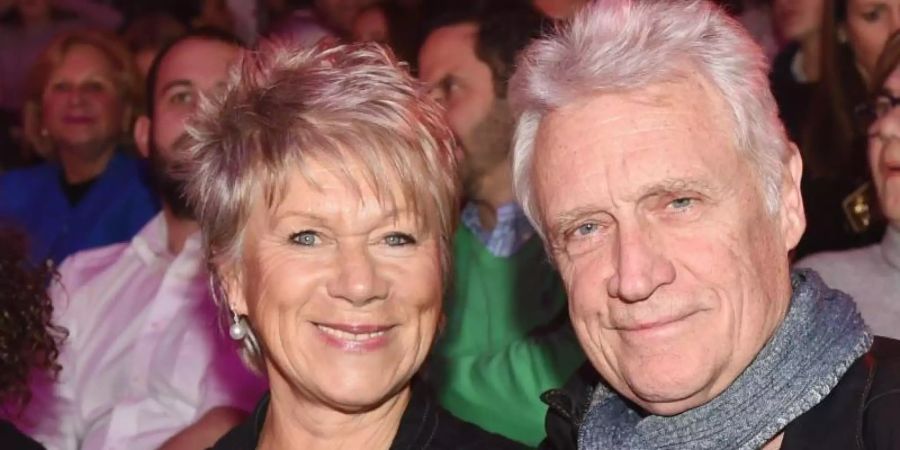 Der Schauspieler Robert Atzorn und seine Frau Angelika Hartung sind noch immer glücklich verliebt. Foto: picture alliance / dpa