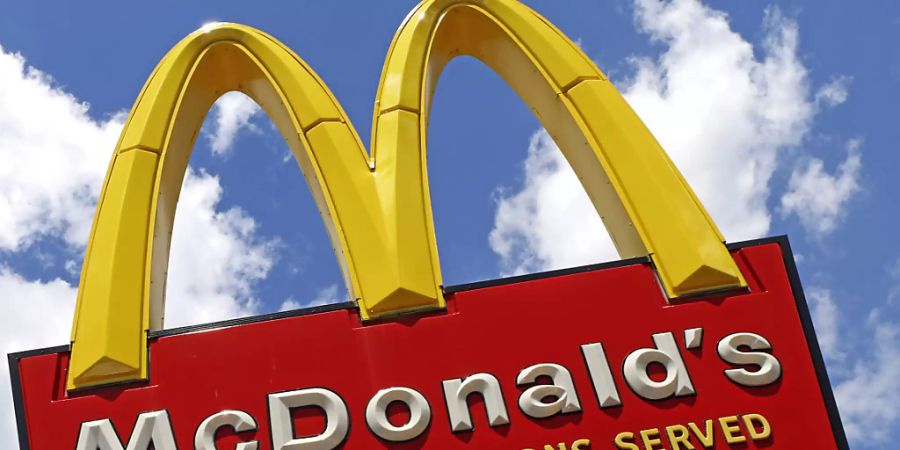 Gegen den Fast-Food-Konzern McDonald's ist in den USA eine Klage wegen Rassismus eingereicht worden. Gegen diese Vorwürfe wehrt sich das Unternehmen. Rassismus widerspreche den Werten, die M