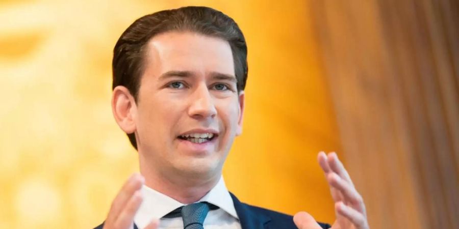 Österreichs Kanzler Sebastian Kurz gibt vor einer Kabinettssitzung ein Statement ab. Foto: Georg Hochmuth/APA/dpa