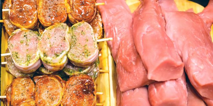 Zwei Wirte haben rund 3,5 Tonnen Fleisch asu Deutschland geschmuggelt. (Symbolbild) Sondersteuer auf Fleisch
