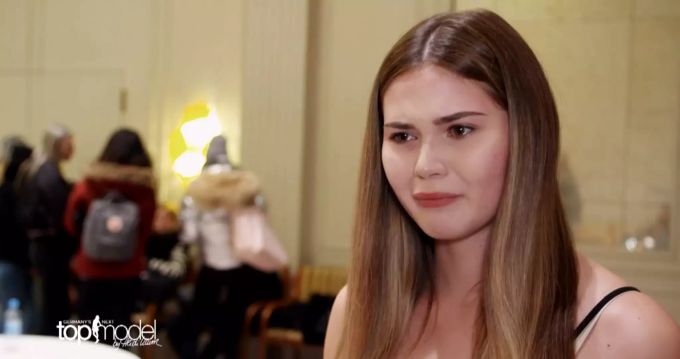 Johanna weint in der nächsten GNTM-Folge. Sie passt in kein Outfit. GNTM