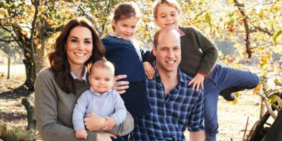 Herzogin Kate und Prinz William mit Louis, Charlotte und George.