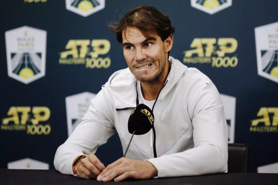 Rafael Nadal erklärt an einer Pressekonferenz seinen Rückzug beim Masters von Paris-Bercy 2019.