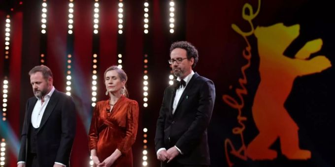 Samuel Finzi (l.), Mariette Rissenbeek, Carlo Chatrian Samuel Finzi (l.), Mariette Rissenbeek, Carlo Chatrian