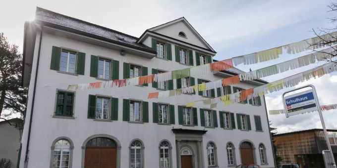 Das Schulhaus Sarmenstorf. Das Schulhaus Sarmenstorf.