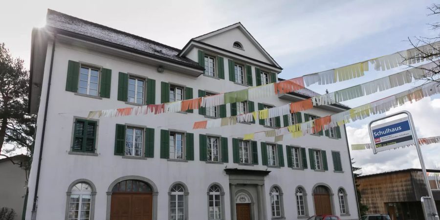 Das Schulhaus Sarmenstorf.