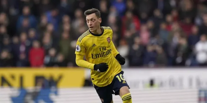 Arsenal Ohne Mesut Ozil Zu Olympiakos Piraus