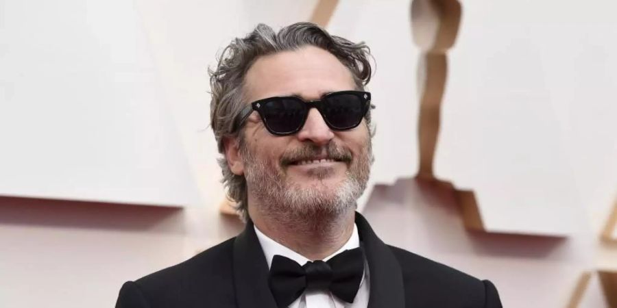 Schauspieler Joaquin Phoenix wird als bester Hauptdarsteller geehrt. Foto: Jordan Strauss/Invision/AP/dpa