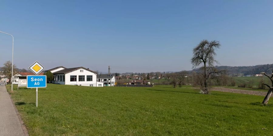 Einfahrtstrasse Richtung der Gemeinde Seon (AG).