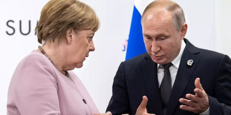 Angela Merkel und Wladimir Putin am Rande des G20-Gipfels in Osaka. Foto: Bernd von Jutrczenka/dpa