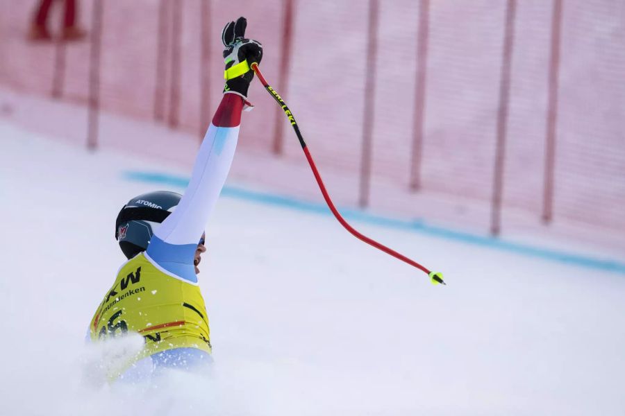 Niels Hintermann war 2017 noch Sieger in Wengen. So glatt lief es ihm 2020 nicht, er feierte im Ziel nach der Abfahrt trotzdem.