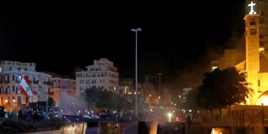 Strassenbarrikaden in Beirut am Donnerstagabend