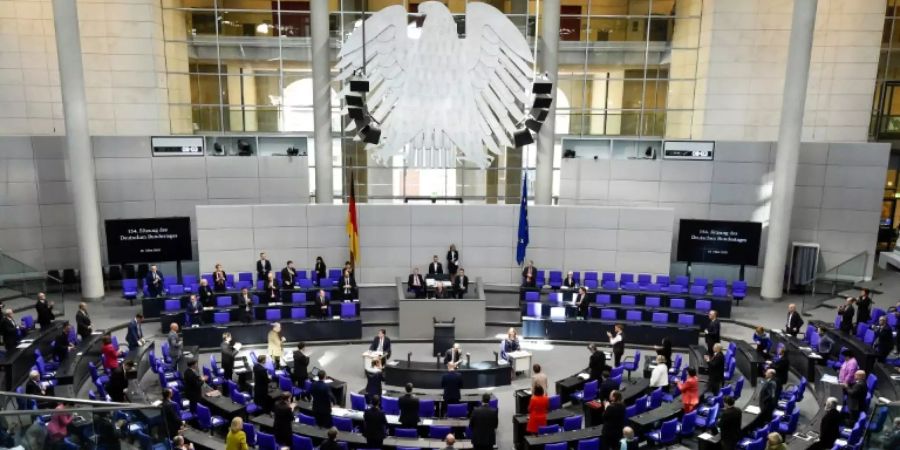 Bundestag mit gelichteten Reihen am Mittwoch