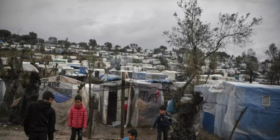 Kinder im überfüllten Lager Moria auf Lesbos