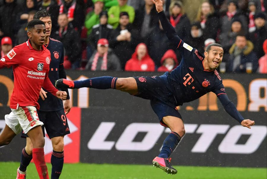 Früh alles klar: Nach 25 Minuten führt Bayern München bei Mainz 05 mit 3:0. Den Hausherren gelingt nur noch der Ehrentreffer.