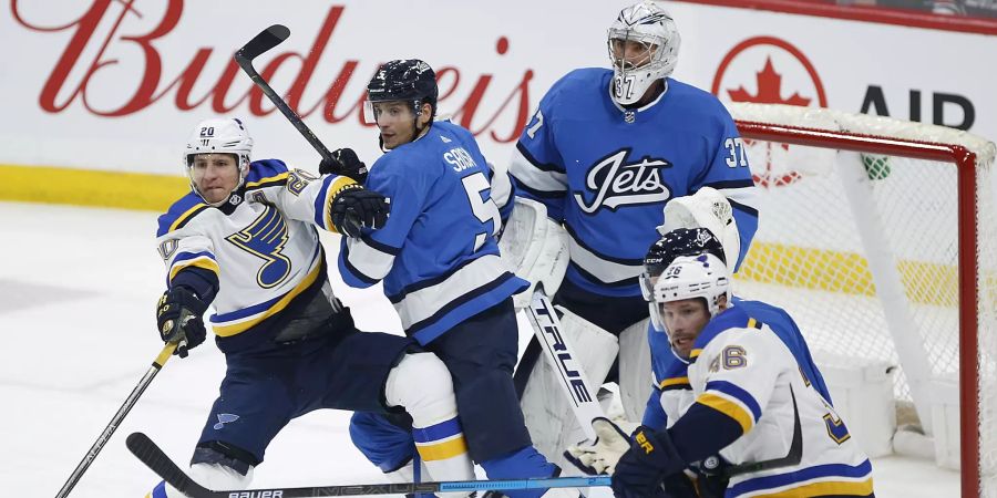 Verteidiger Luca Sbisa feiert mit den Winnipeg Jets zuhause einen 5:2-Sieg gegen St. Louis.