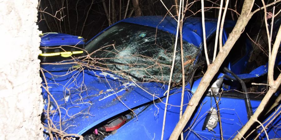 Unfallfahrzeug in Altstätten St. Gallen.