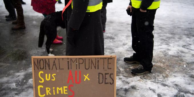 «Gelbwesten» demonstrieren auf dem Bundesplatz in Bern. Heute finden sie sich in Genf ein, um vor dem Uno-Geböude zu protestieren. Gelbwesten auf Bundesplatz Bern.