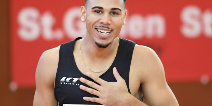 Jason Joseph freut sich über den Schweizer Rekord über 60 Meter Hürden Jason Joseph freut sich über den Schweizer Rekord über 60 Meter Hürden