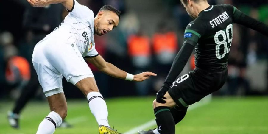 Bayer Leverkusen muss vorerst auf Karim Bellarabi (l) verzichten. Foto: Marius Becker