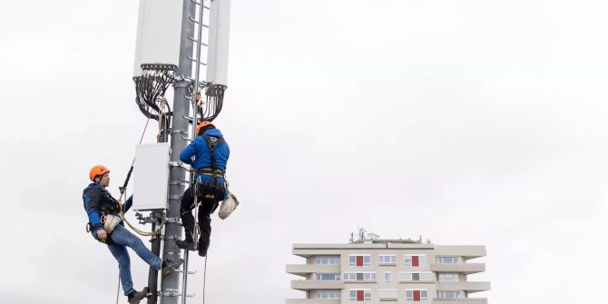 5G Techniker Mobilfunkantenne